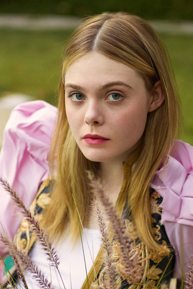 Молодая блондинка актриса Эль Фэннинг