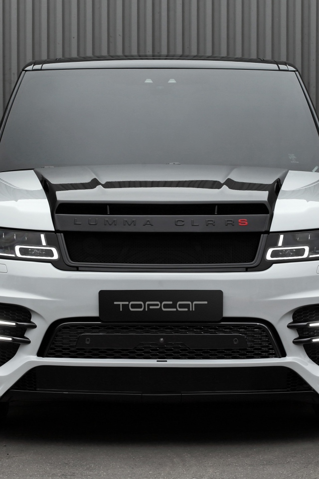 Внедорожник Lumma CLR RS 2019 года на фоне серой стены