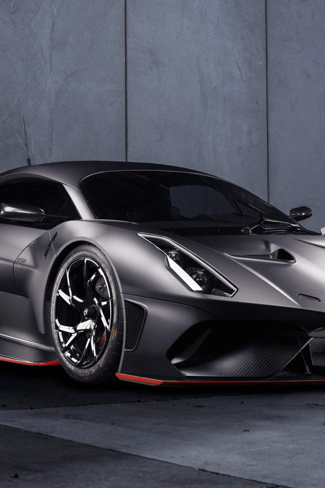 Серебристый спортивный автомобиль Brabham BT62 Road  2019 года