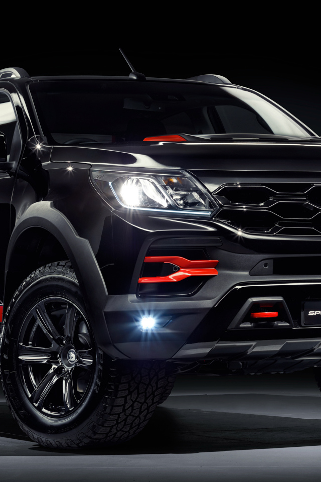 Черный пикап HSV Colorado SportsCat R 2019 года на черном фоне