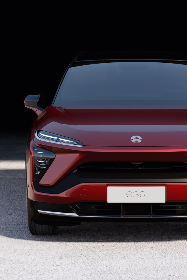 Бордовый автомобиль NIO ES6 2019 года вид спереди