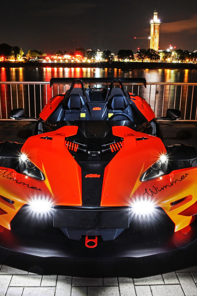 Оранжевый гоночный автомобиль Wimmer RS KTM X-Bow R, 2019 года