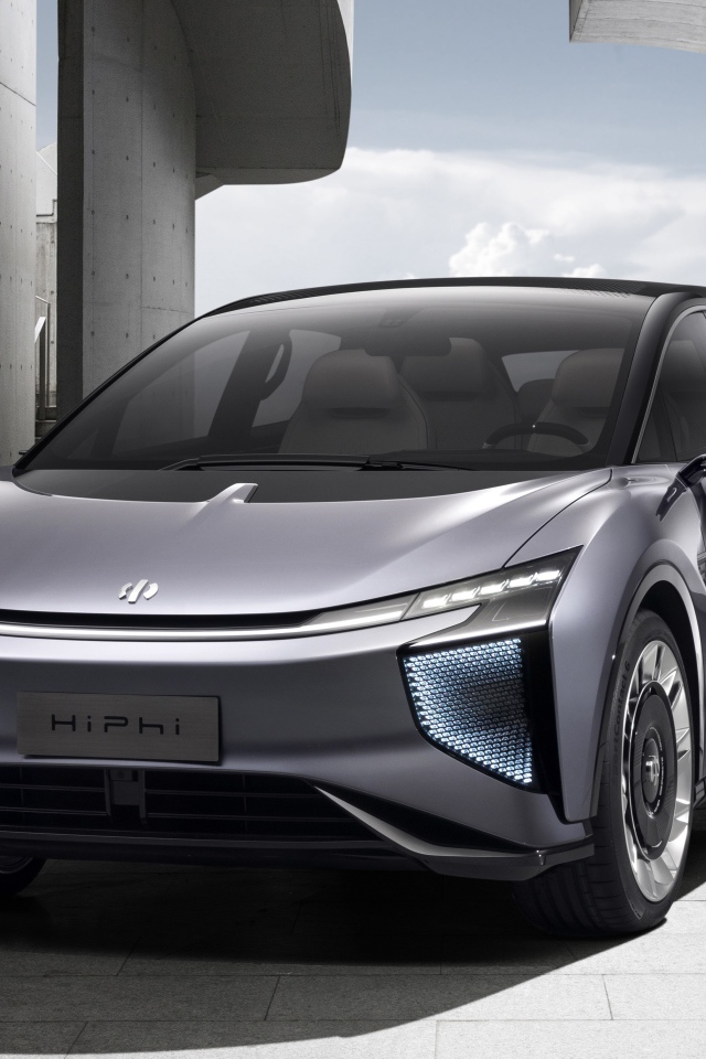 Серебристый автомобиль HiPhi 1 2020 года