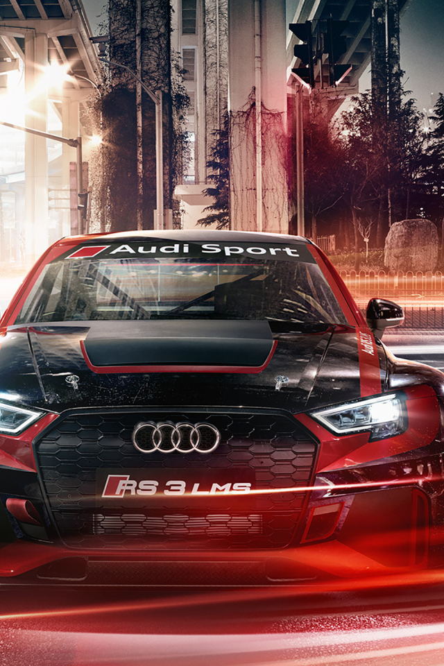 Спортивный автомобиль Audi RS 3 LMS на улице 
