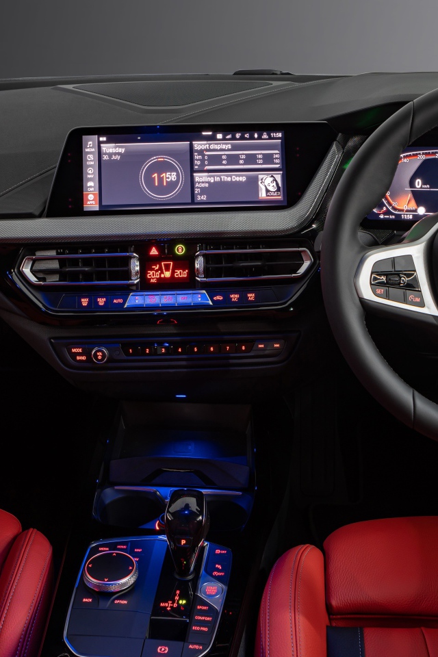 Салон автомобиля BMW 118i M Sport 2019 года