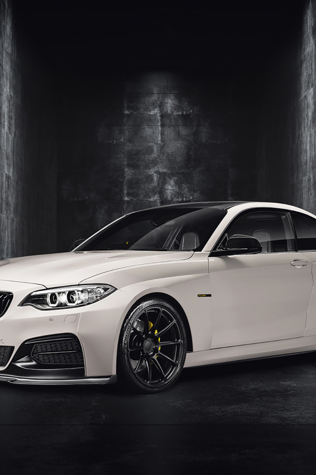 Белый автомобиль BMW ICON03, 2019 года