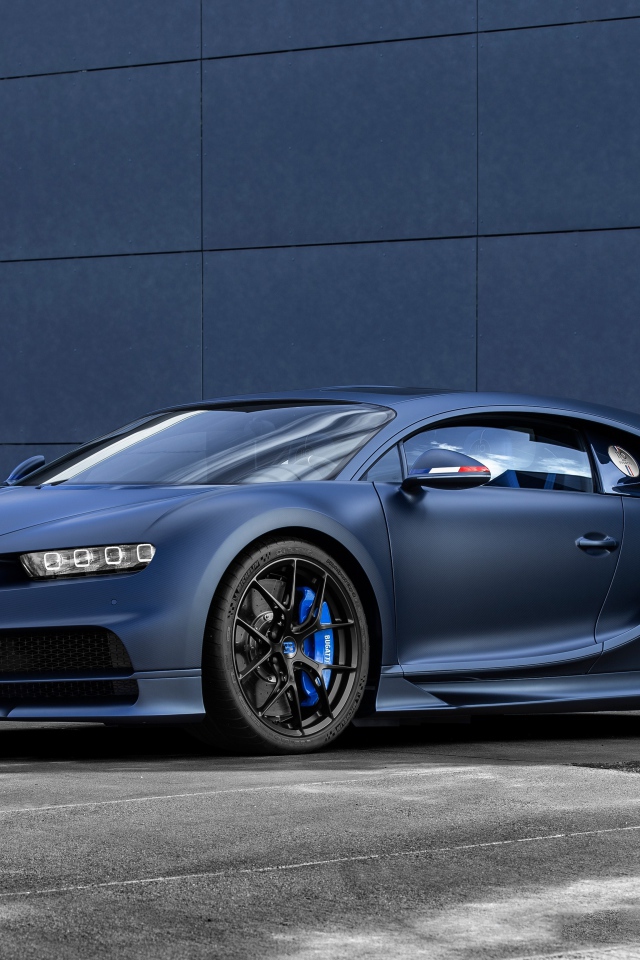 Спортивный автомобиль Bugatti Chiron 2019 года