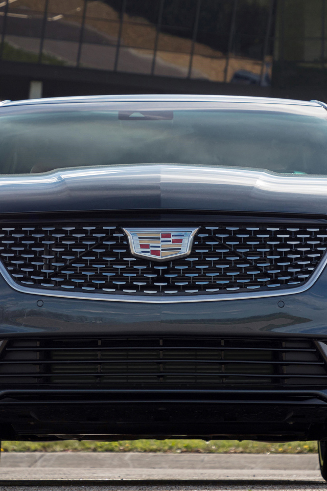 Черный стильный автомобиль Cadillac CT4 Premium Luxury, 2020 года
