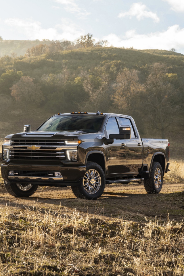 Черный автомобиль пикап Chevrolet Silverado