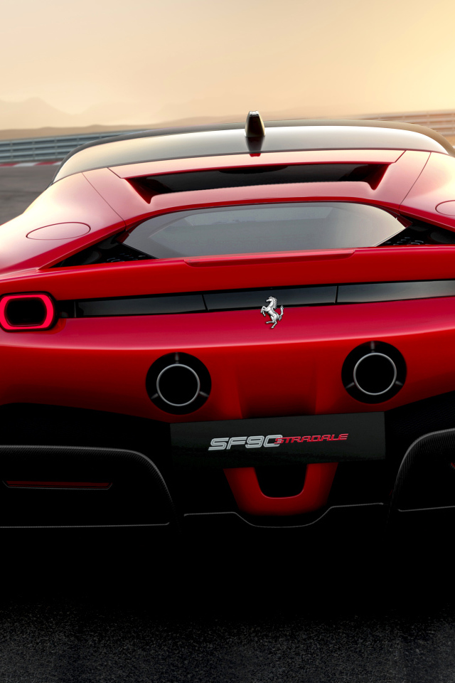 Красный Ferrari SF90 Stradale, 2019 года вид сзади