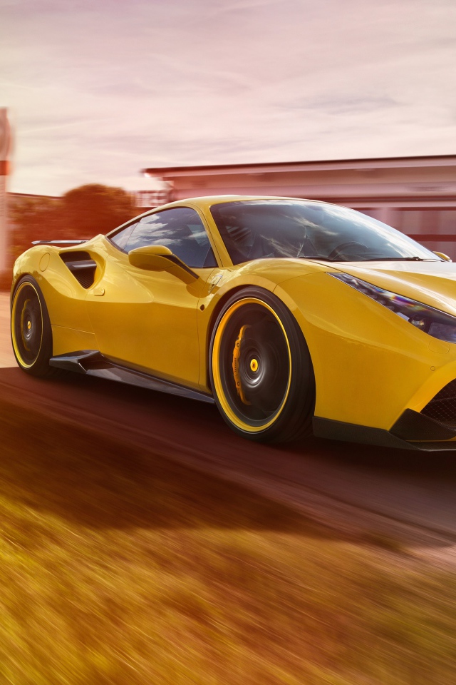 Желтый автомобиль Ferrari 488 GTB на трассе
