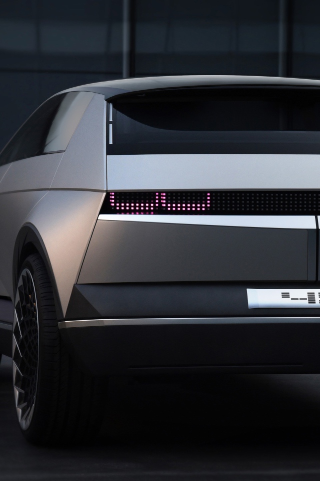 Автомобиль Hyundai 45 EV Concept 2019 года вид сзади