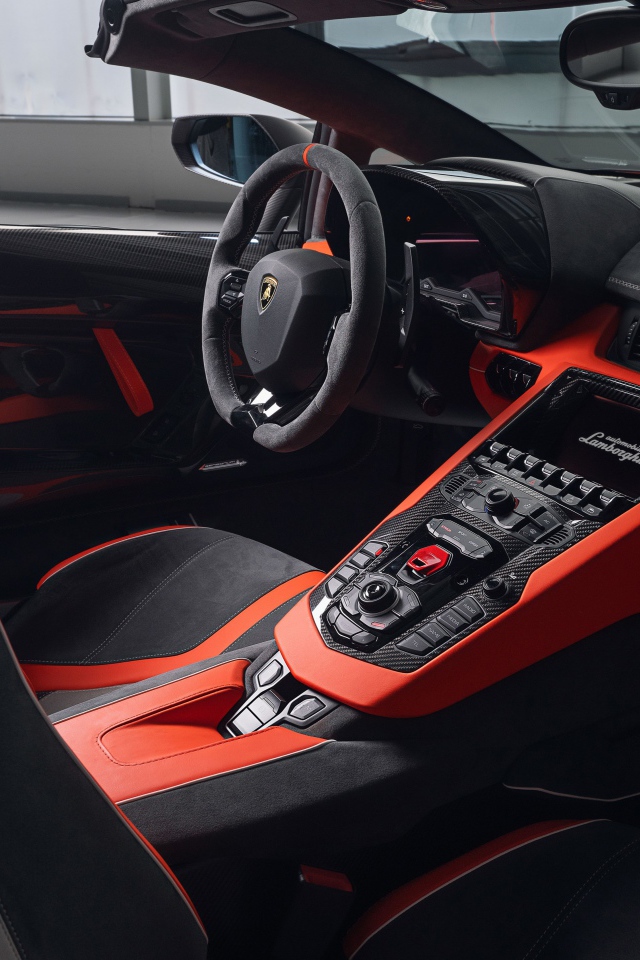 Салон автомобиля Lamborghini Aventador SVJ 63 Roadster 2020 года