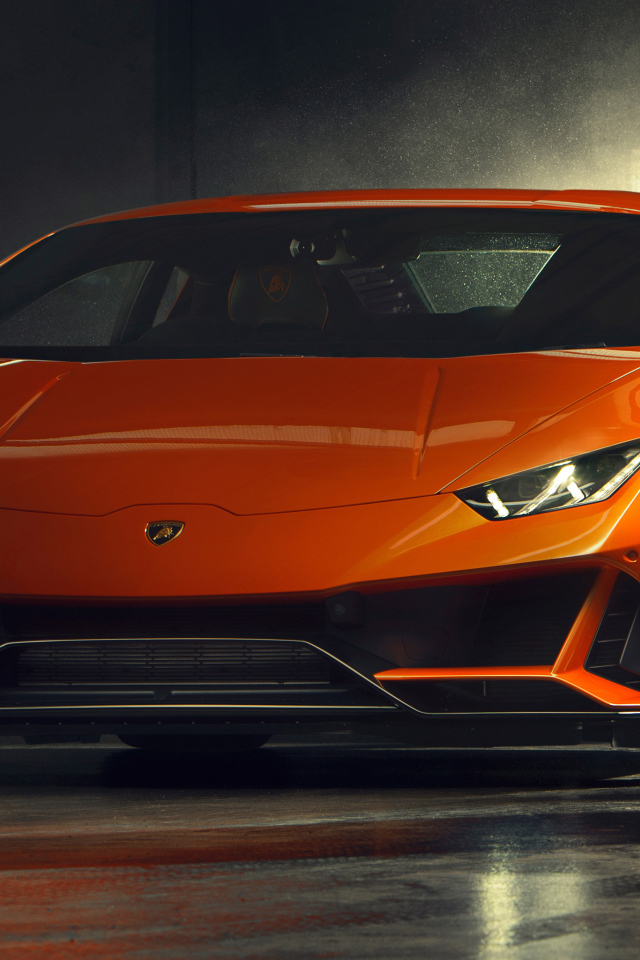 Оранжевый спортивный Lamborghini Huracan EVO, 2019 года в гараже