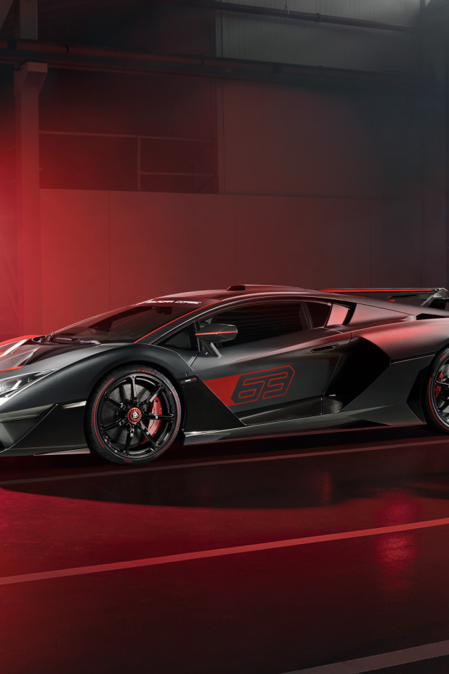Спортивный автомобиль Lamborghini SC18 в свете софитов