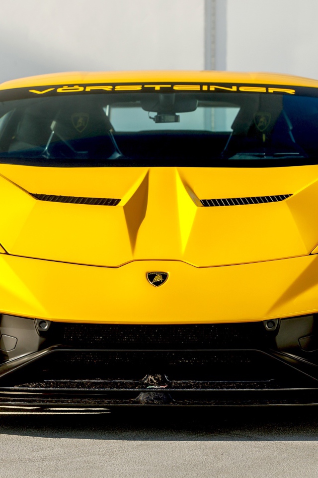 Желтый быстрый Lamborghini Huracan, 2019 года