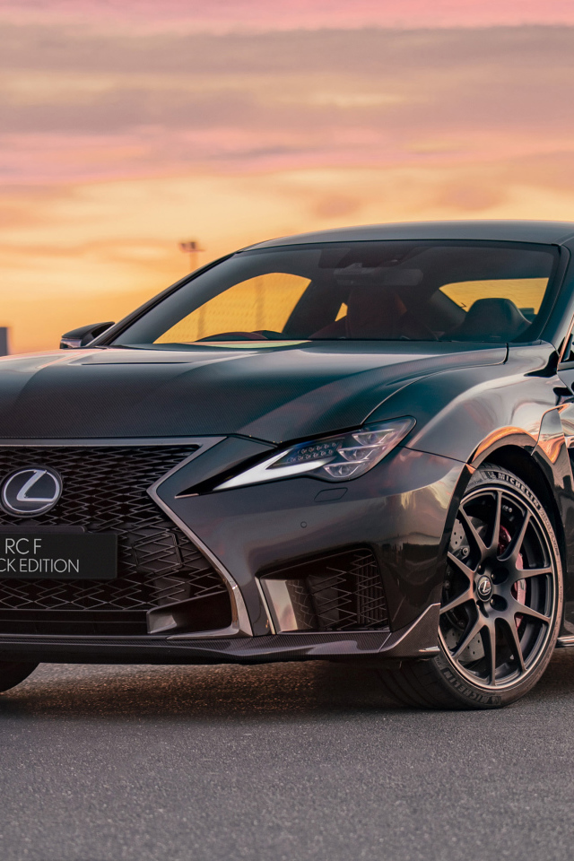 Черный дорогой автомобиль Lexus RC F Track Edition 2019 года 