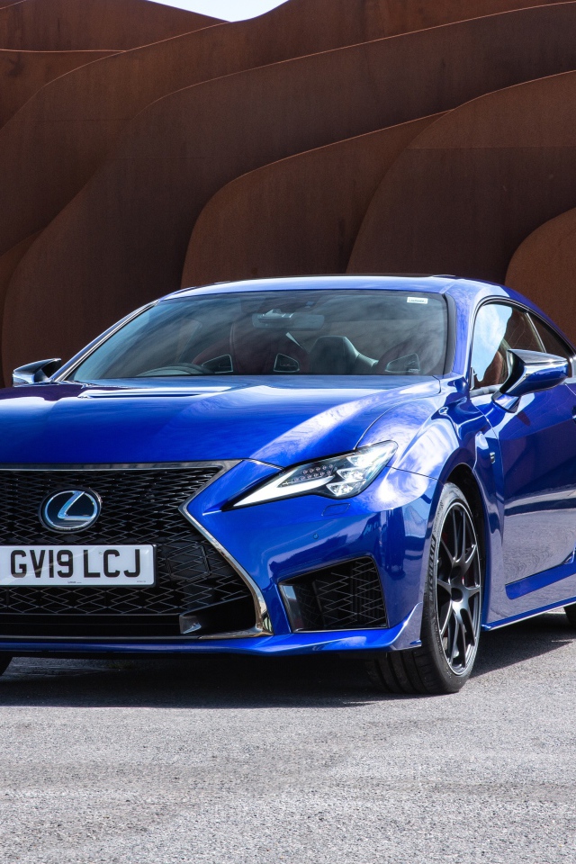 Синий стильный автомобиль Lexus RC F UK-Spec '2019 года