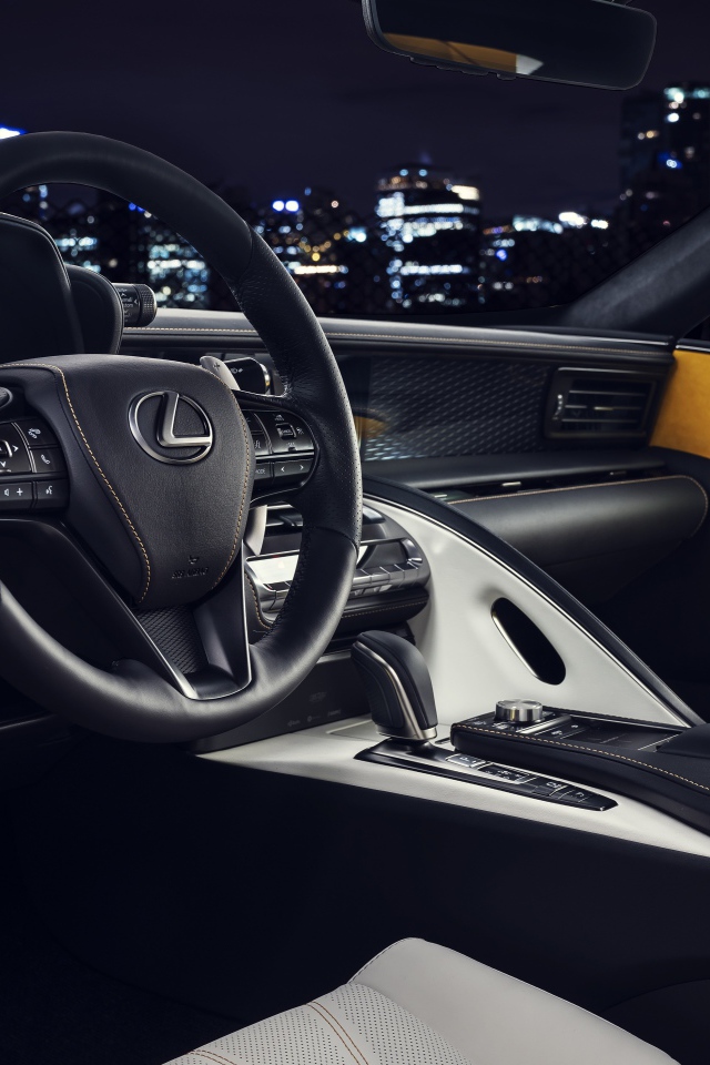 Салон автомобиля Lexus LC 500, 2019 года