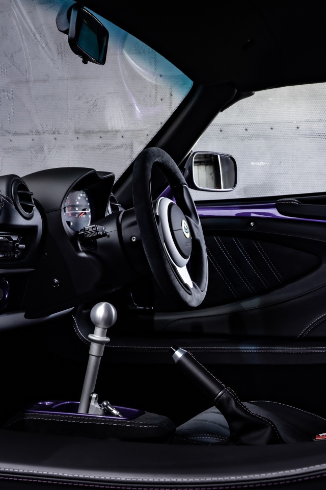 Салон автомобиля Lotus Exige Sport 350 