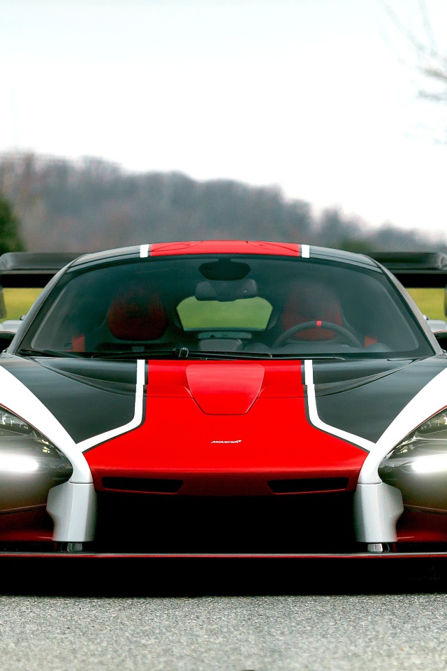 Спортивный автомобиль McLaren MSO Senna вид спереди 