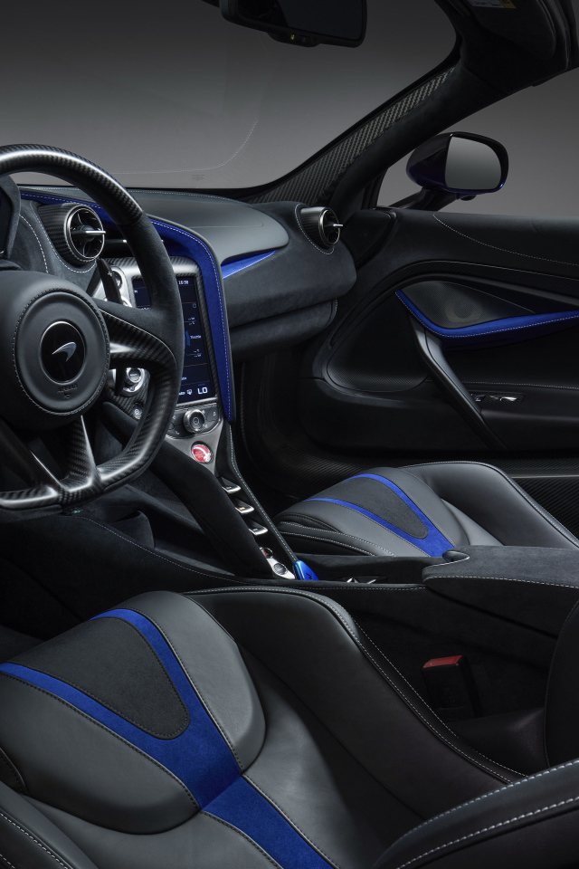 Салон автомобиля McLaren 720S Spider,  2019 года 