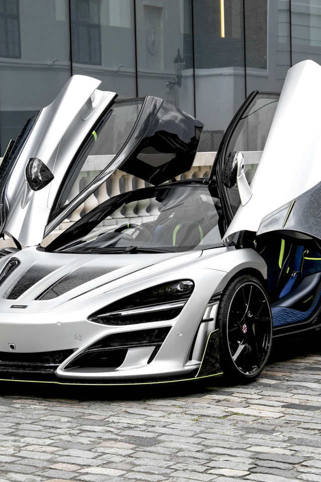 Спортивный автомобиль  McLaren 720S, 2019 года с открытыми дверями