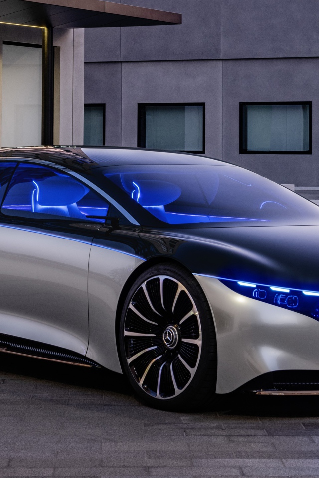 Автомобиль Mercedes-Benz Vision EQS 2019 года у дома