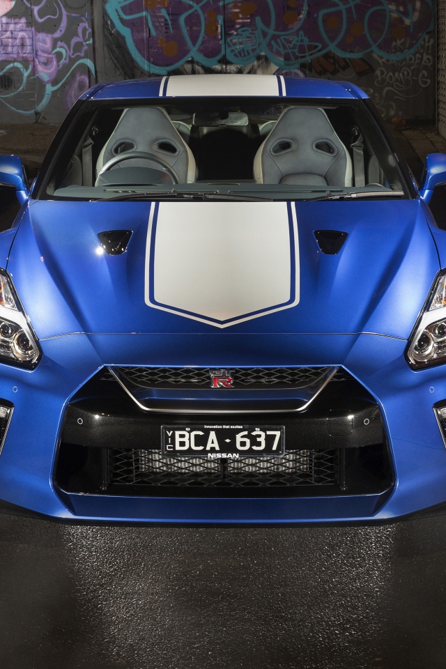 Спортивный автомобиль Nissan GT-R 50th Anniversary 2019 года