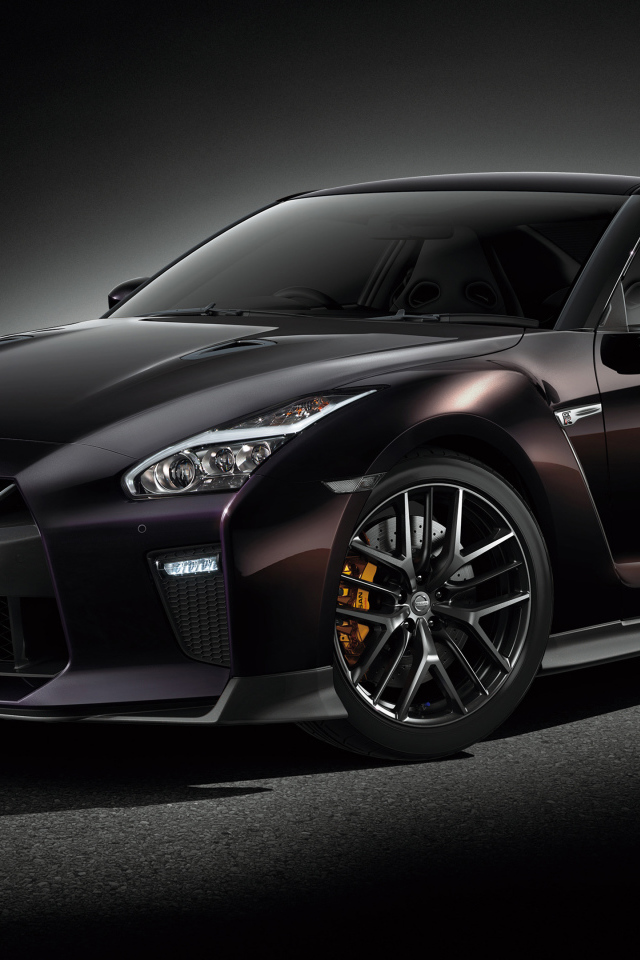 Автомобиль Nissan GT-R Naomi Osaka 2019 на сером фоне