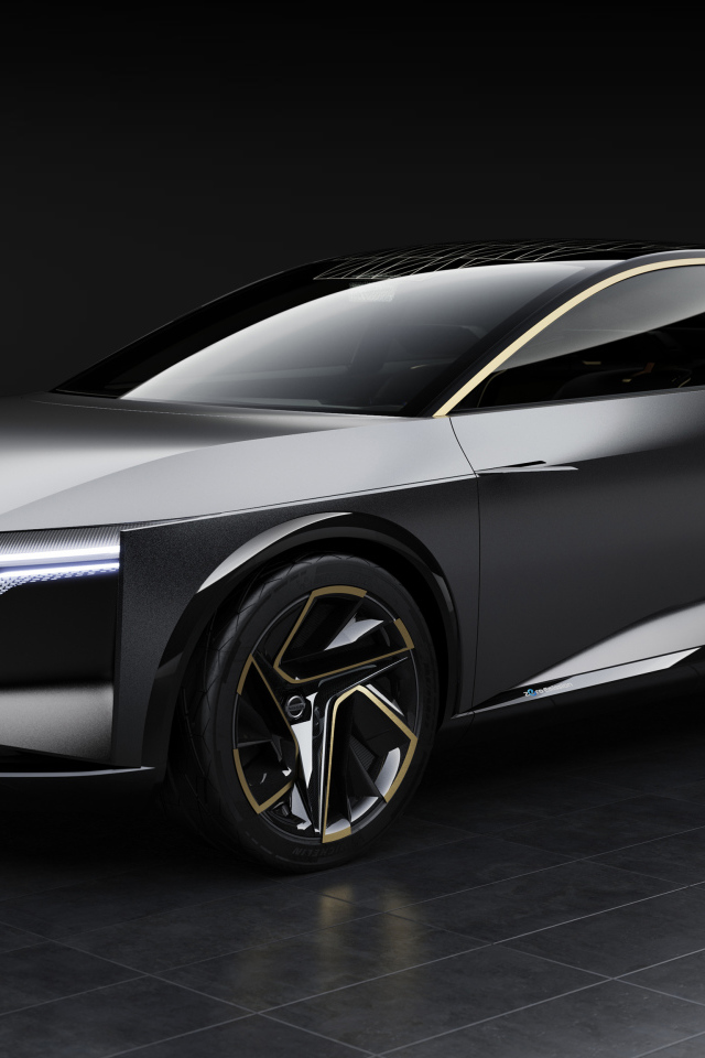Серебристый автомобиль Nissan IMs Concept 2019 года