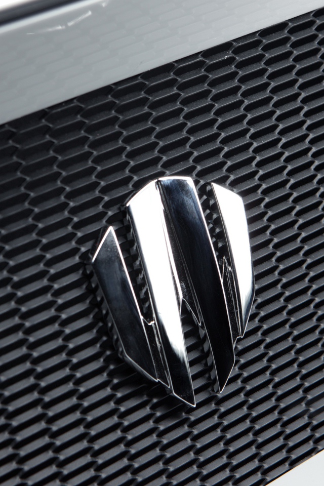 Логотип автомобиля Lykan Hypersport крупным планом