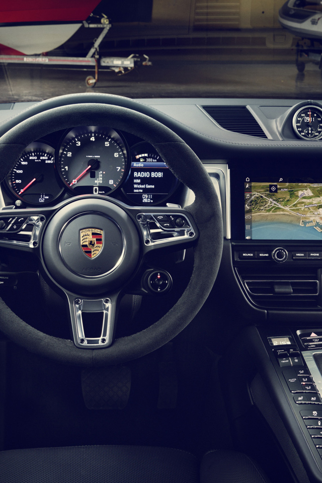 Красивый салон автомобиля Porsche Macan 2019 года