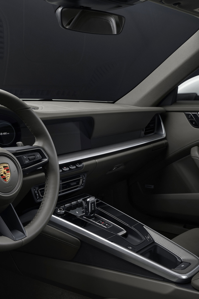 Черный салон автомобиля Porsche 911 Carrera 4 2019  года