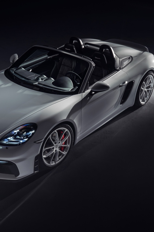 Кабриолет Porsche 718 Spyder 2019, года на сером фоне