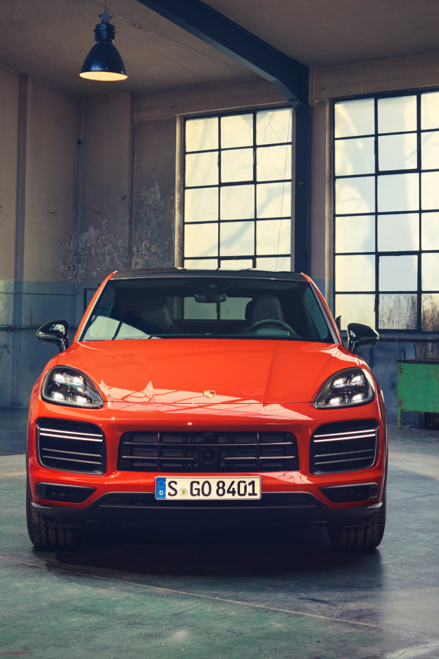 Внедорожник Porsche Cayenne Turbo Coupe 2019 года в гараже