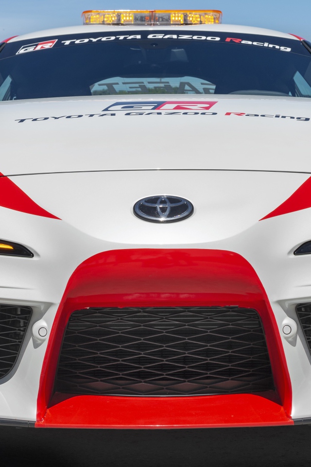 Автомобиль Toyota GR Supra Safety Car, 2019 года крупным планом