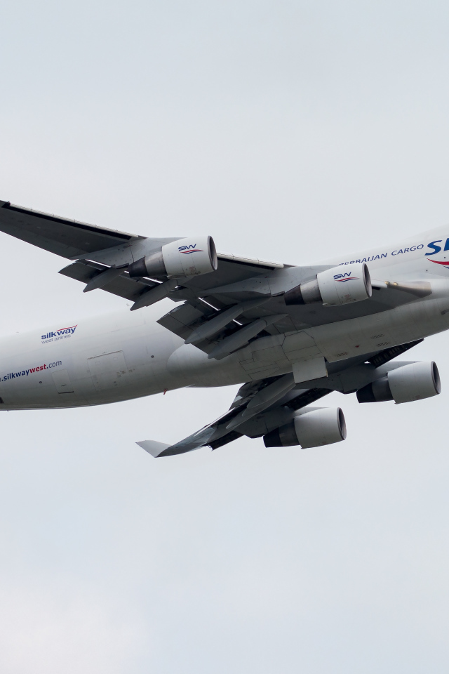 Пассажирский Boeing 747-400F авиакомпании  Silk Way в небе