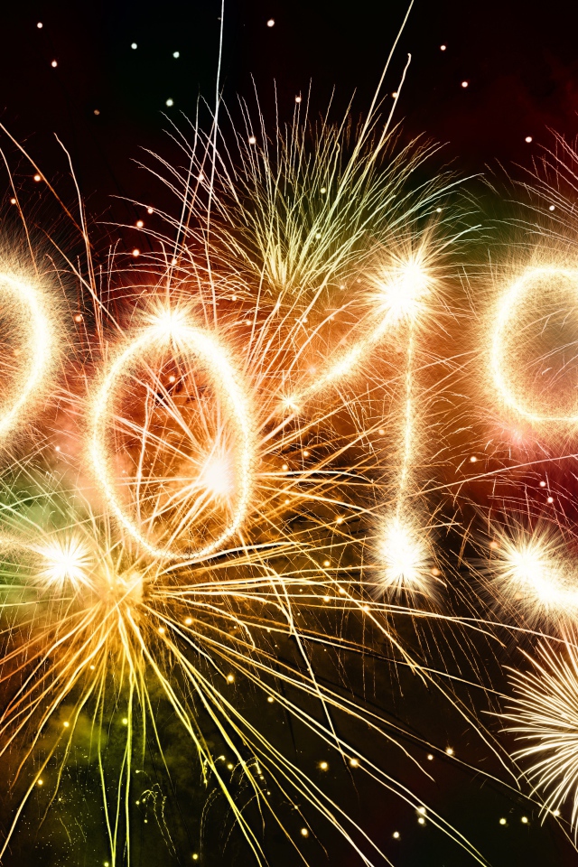 Красивые яркие цифры 2019 на фоне салюта