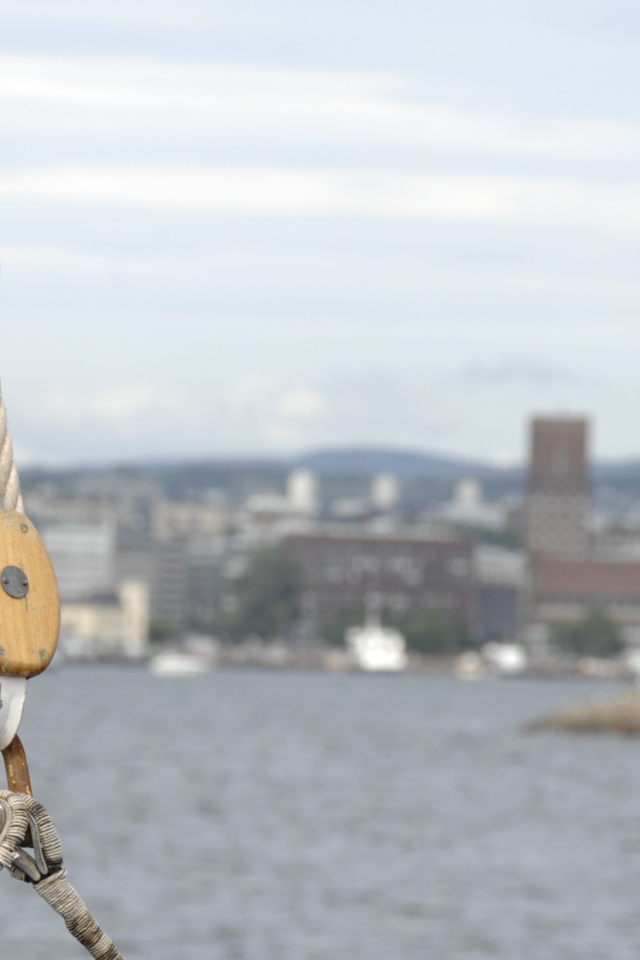 Крепление для каната в порту