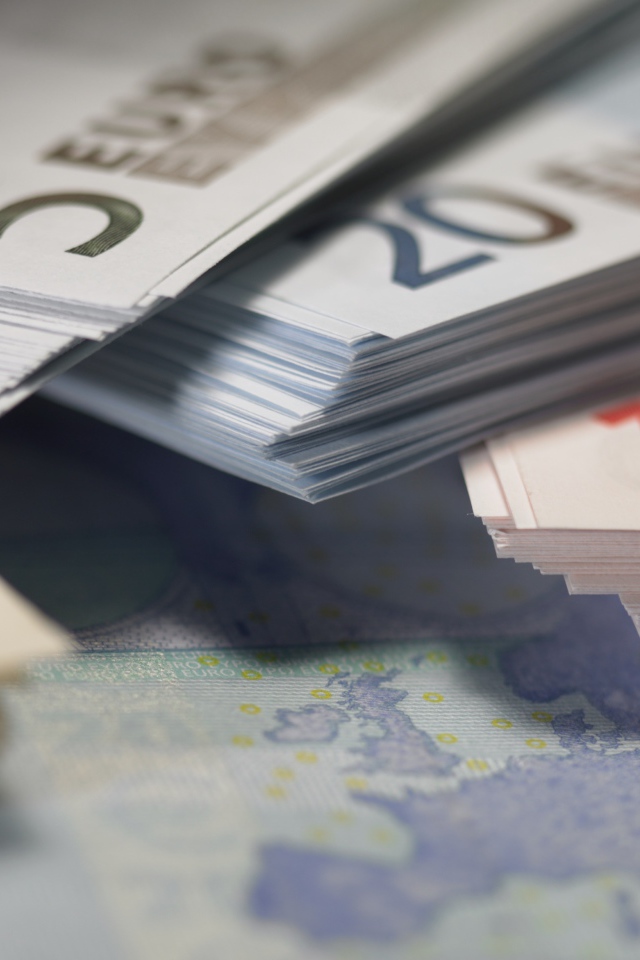 Пачки купюр евро крупным планом 