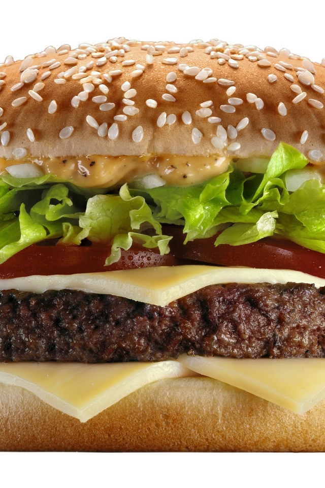 Большой сочный гамбургер на белом фоне