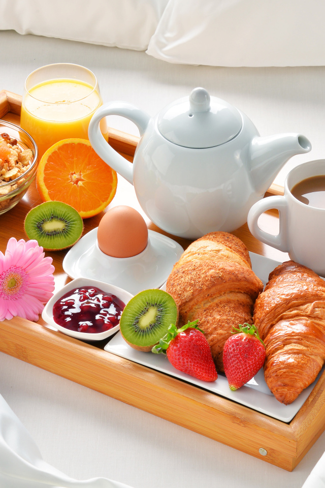Завтрак для любимой в постель на подносе