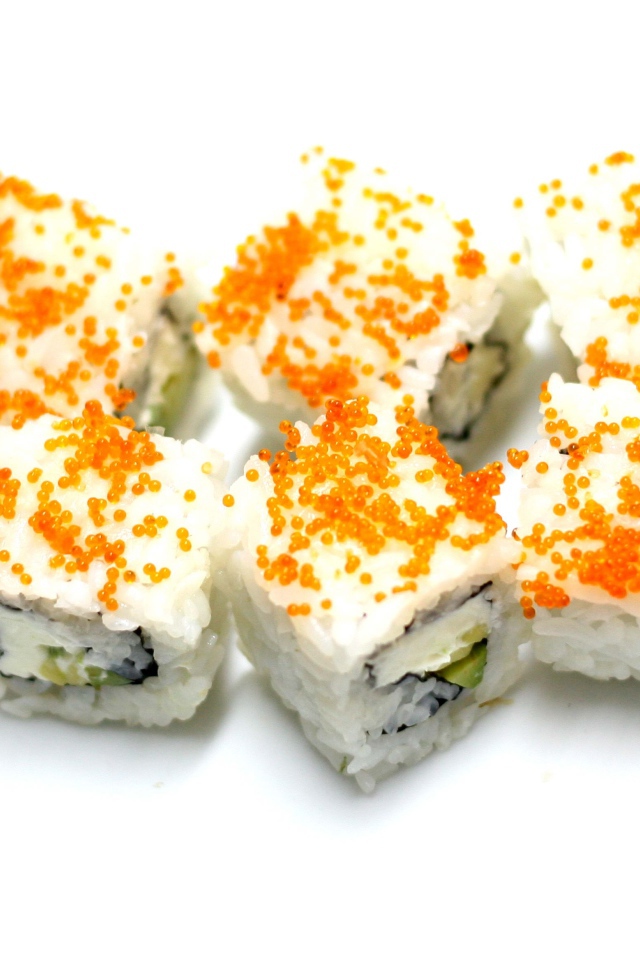 Суши с с рисом и красной икрой на белом фоне