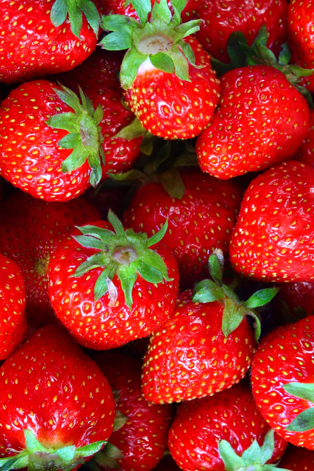 Красивая красная спелая клубника крупным планом