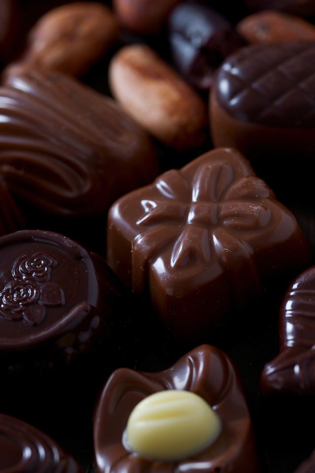 Красивые шоколадные конфеты ассорти крупным планом