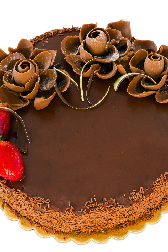 Красивый торт с шоколадными цветами на белом фоне