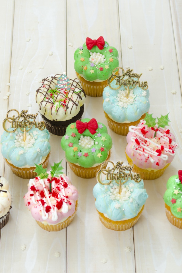 Праздничные кексы с кремом на Рождество