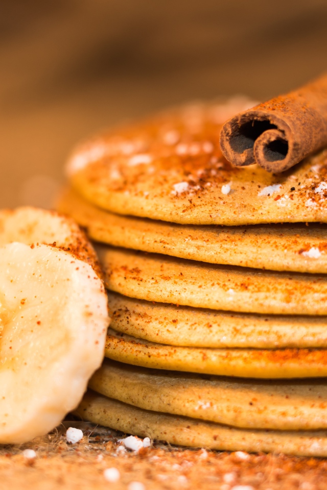Оладьи с корицей и бананами крупным планом