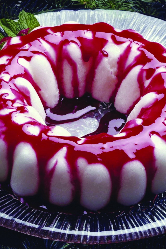 Пирог суфле с малиновым сиропом 